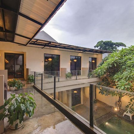 Escotel Casa De Luga Jakarta Luaran gambar