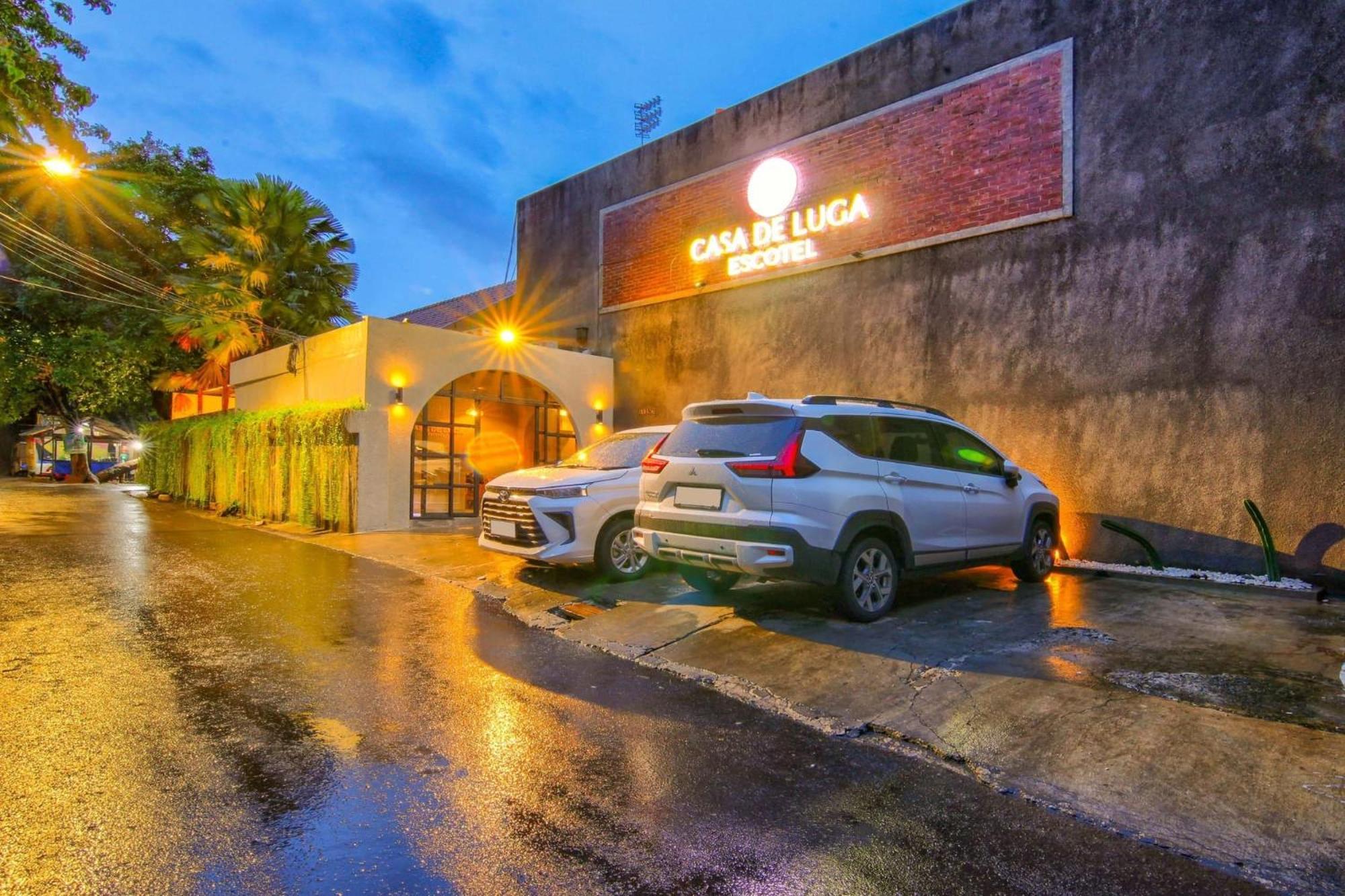 Escotel Casa De Luga Jakarta Luaran gambar